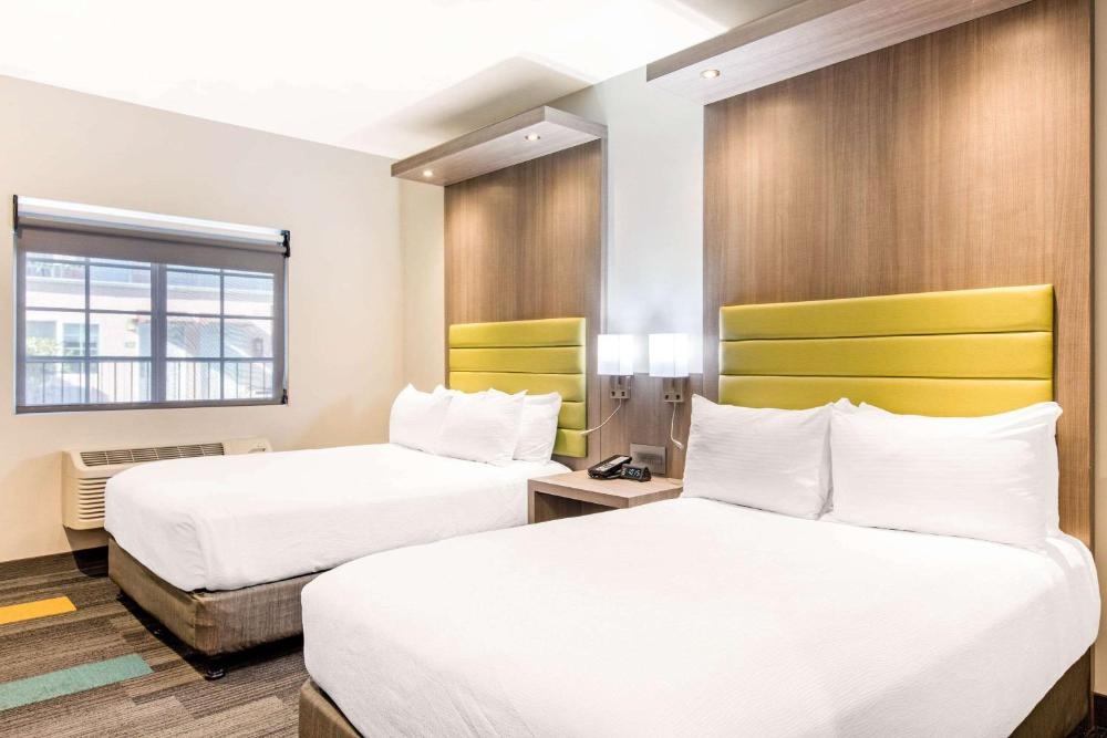 Rodeway Inn near Melrose Ave